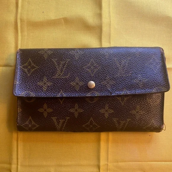 Authentic Louis Vuitton Long Wallet - Picture 2 of 15